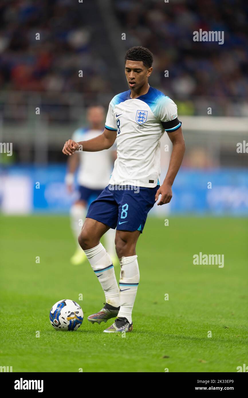 Jude Bellingham (England) während des UEFA 'Nations League 2022-2023-Spiels zwischen Italien 1-0 England im Giuseppe-Meazza-Stadion am 23. September 2022 in Mailand, Italien. Quelle: Maurizio Borsari/AFLO/Alamy Live News Stockfoto