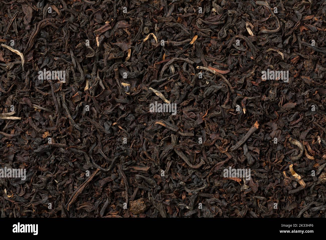 Getrockneter Ostfriesen-Tee lässt Vollformat aus nächster Nähe als Hintergrund Stockfoto