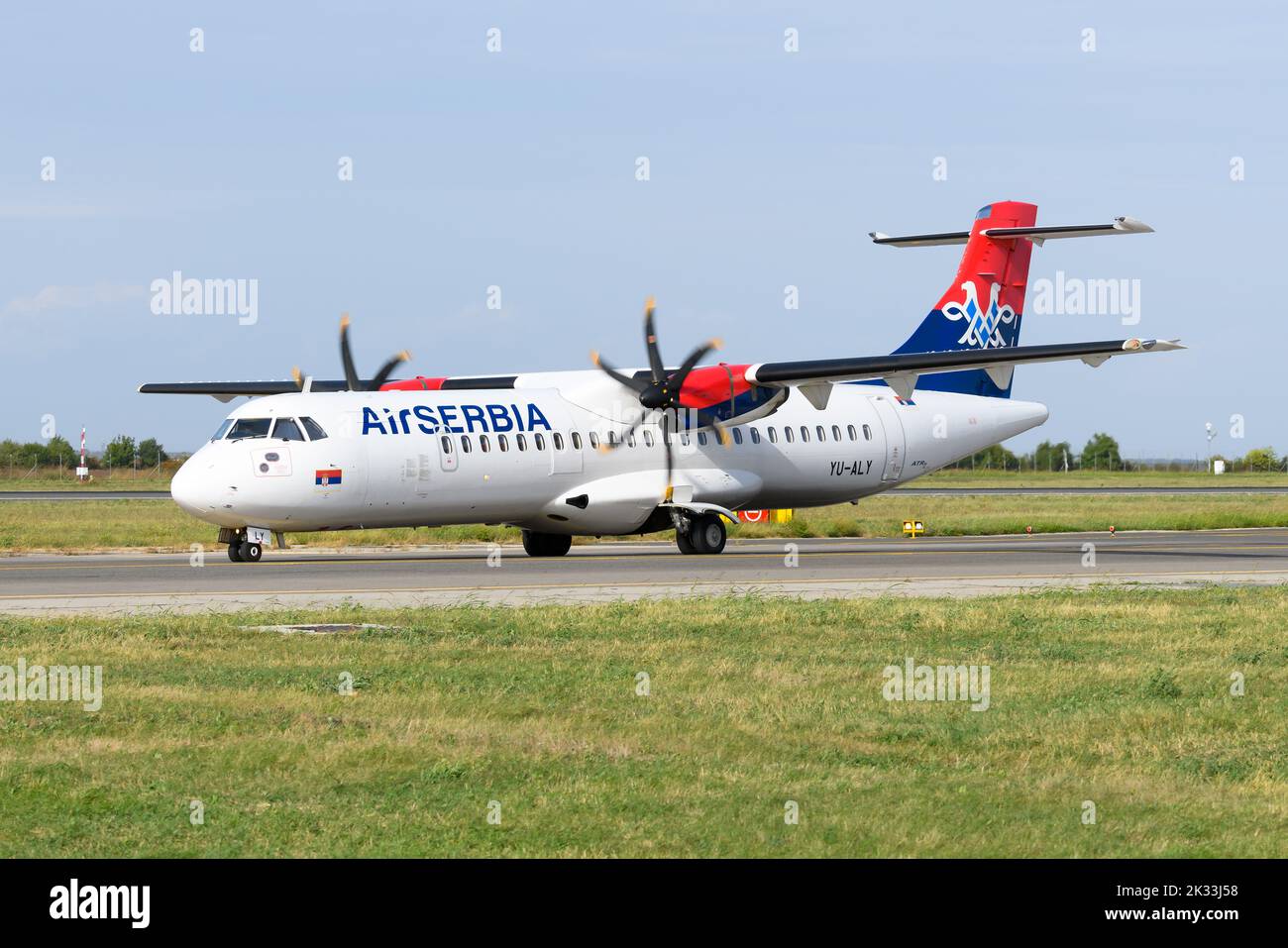 Air Serbia ATR 72-Flugzeug. Fluggesellschaft aus Serbien mit ATR-Flugzeugen. Stockfoto