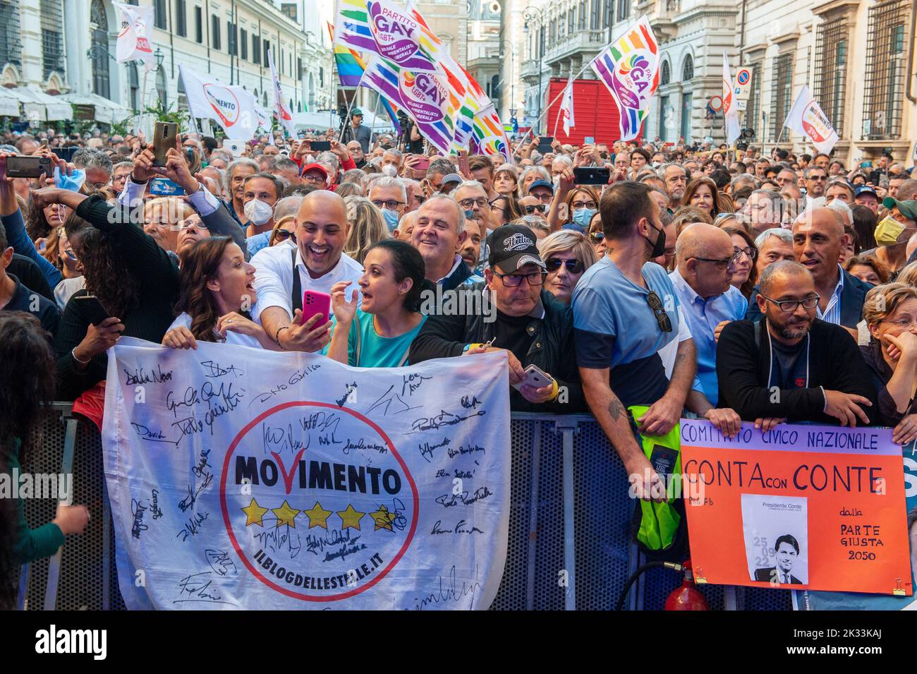 Rom, Italien 23/09/2022: M5S Abschluss des Wahlkampfs für die italienischen Parlamentswahlen. Piazza SS Apostoli. © Andrea Sabbadini Stockfoto