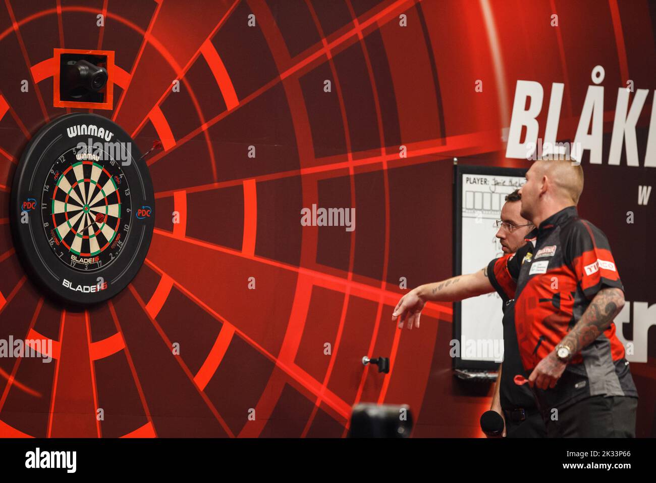 Englisch Nathan Aspinall im Einsatz am zweiten Tag der Belgian Darts