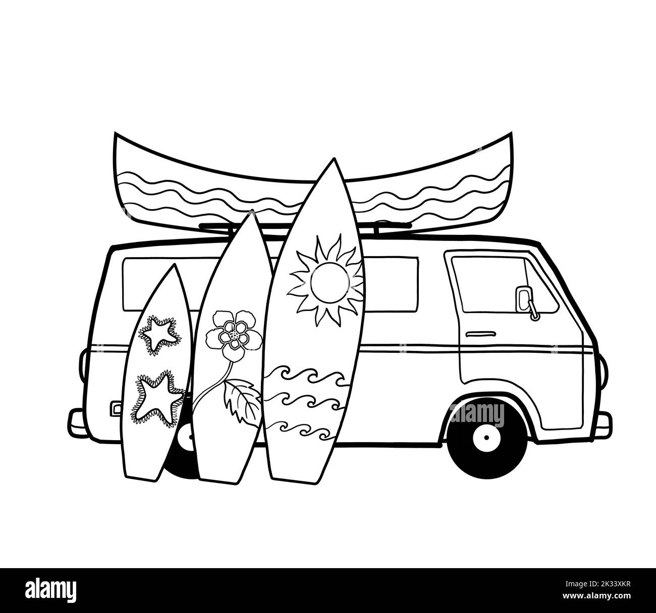 Ein Wohnmobil-Fahrzeug mit einer Gruppe Surfbrett und einem Kajak-Boot. Van Life Urlaub im Freien in der Sommersaison Konzept. Stockfoto