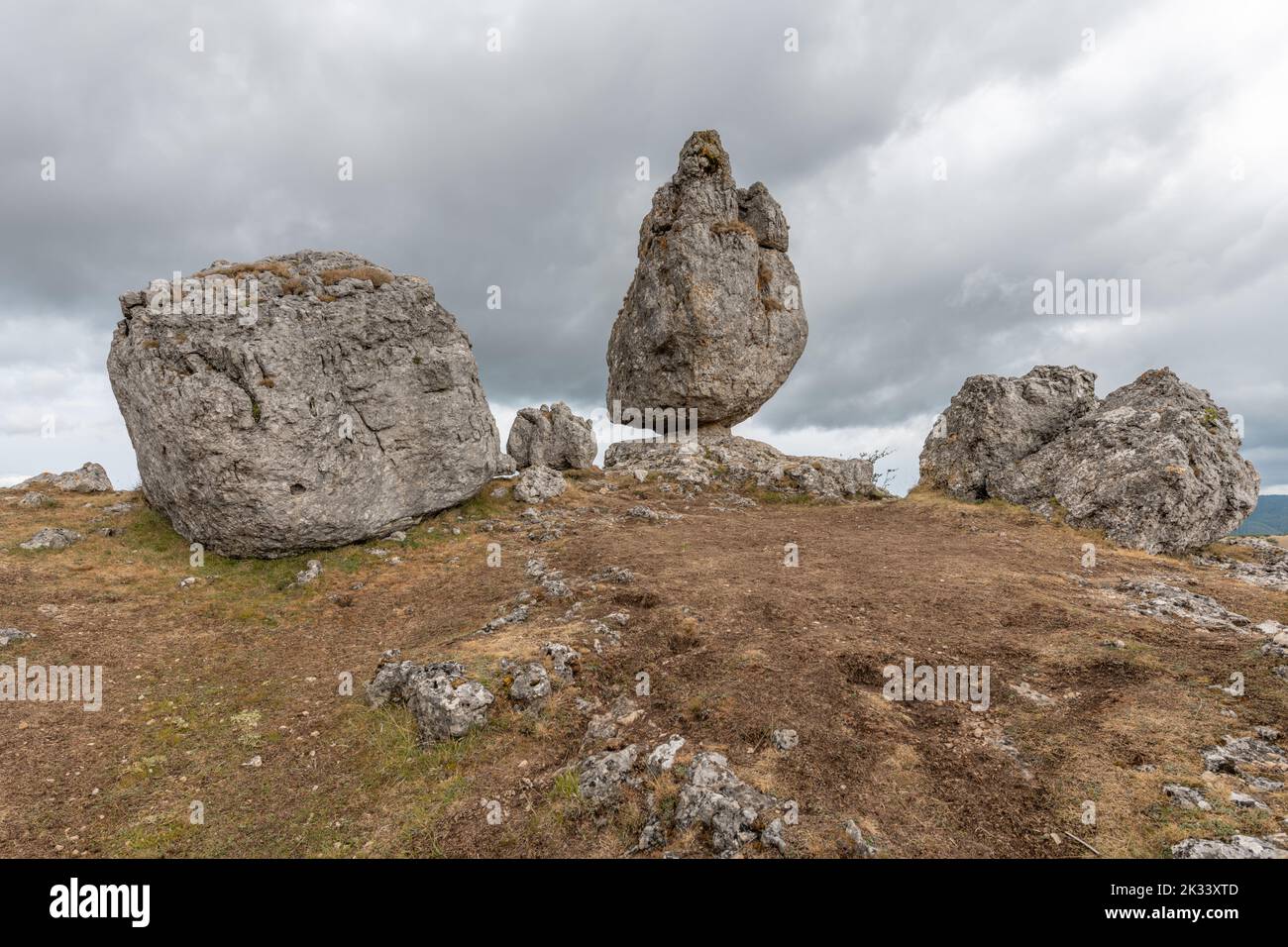 Seltsam geformte Felsen im Chaos von Nimes le Vieux im Nationalpark Cevennes. Fraissinet-de-Fourques, Lozere, Frankreich. Stockfoto