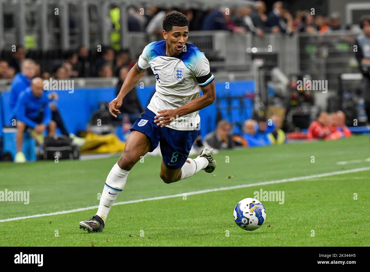 Jude Bellingham aus England in Aktion während der UEFA Nations League Ein Fußballspiel der Gruppe 3 zwischen Italien und England im San Siro Stadium stad Stockfoto