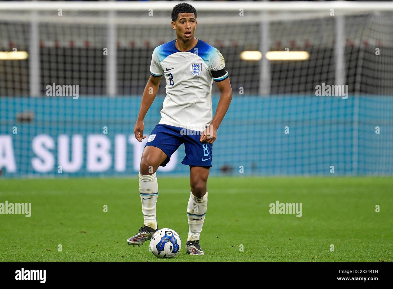 Jude Bellingham aus England in Aktion während der UEFA Nations League Ein Fußballspiel der Gruppe 3 zwischen Italien und England im San Siro Stadium stad Stockfoto