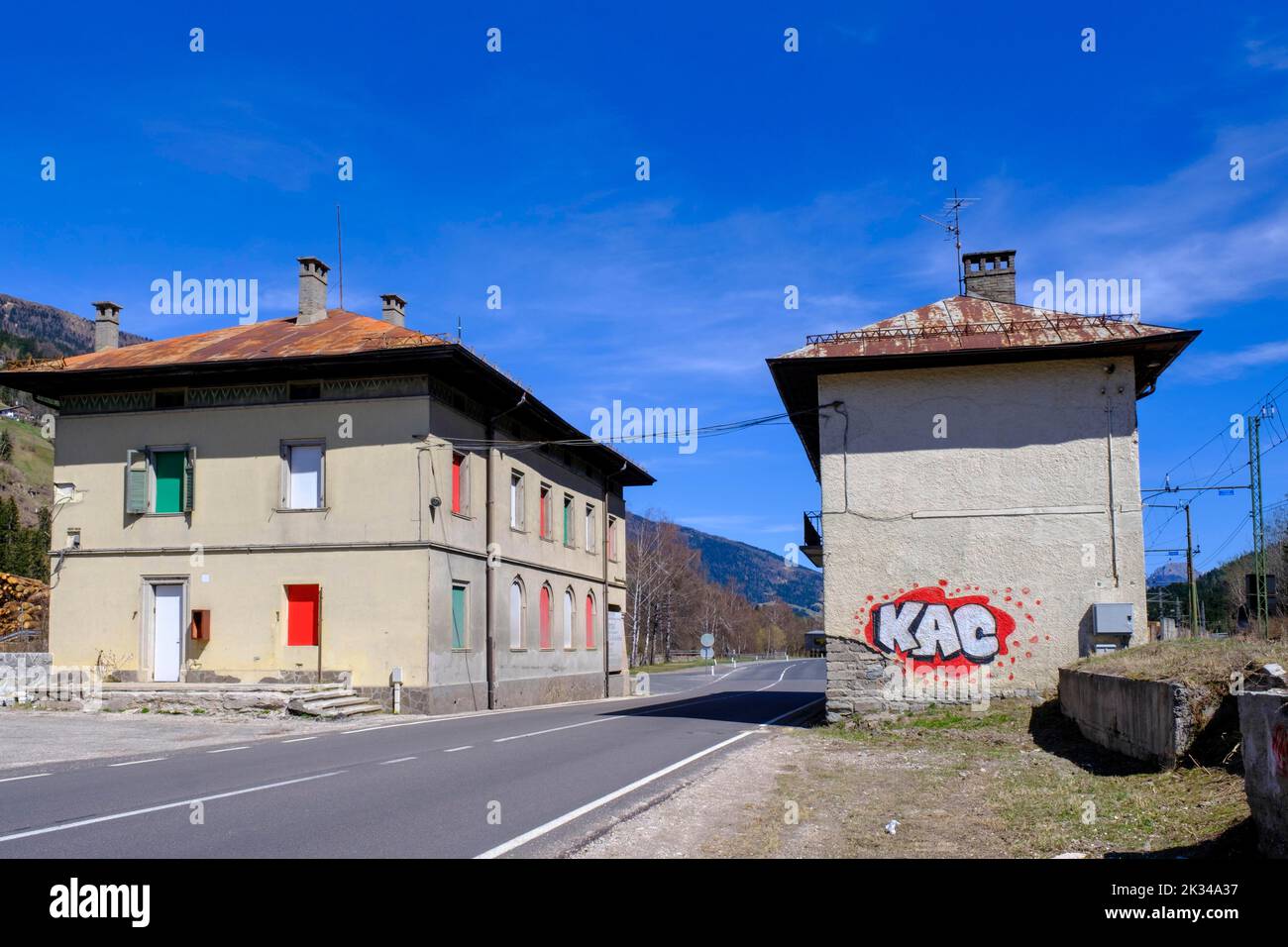 Verfallener Grenzübergang zwischen Weinebach und Weitlanbrunn, Fundort, Pustertal, Südtirol. Italien Stockfoto