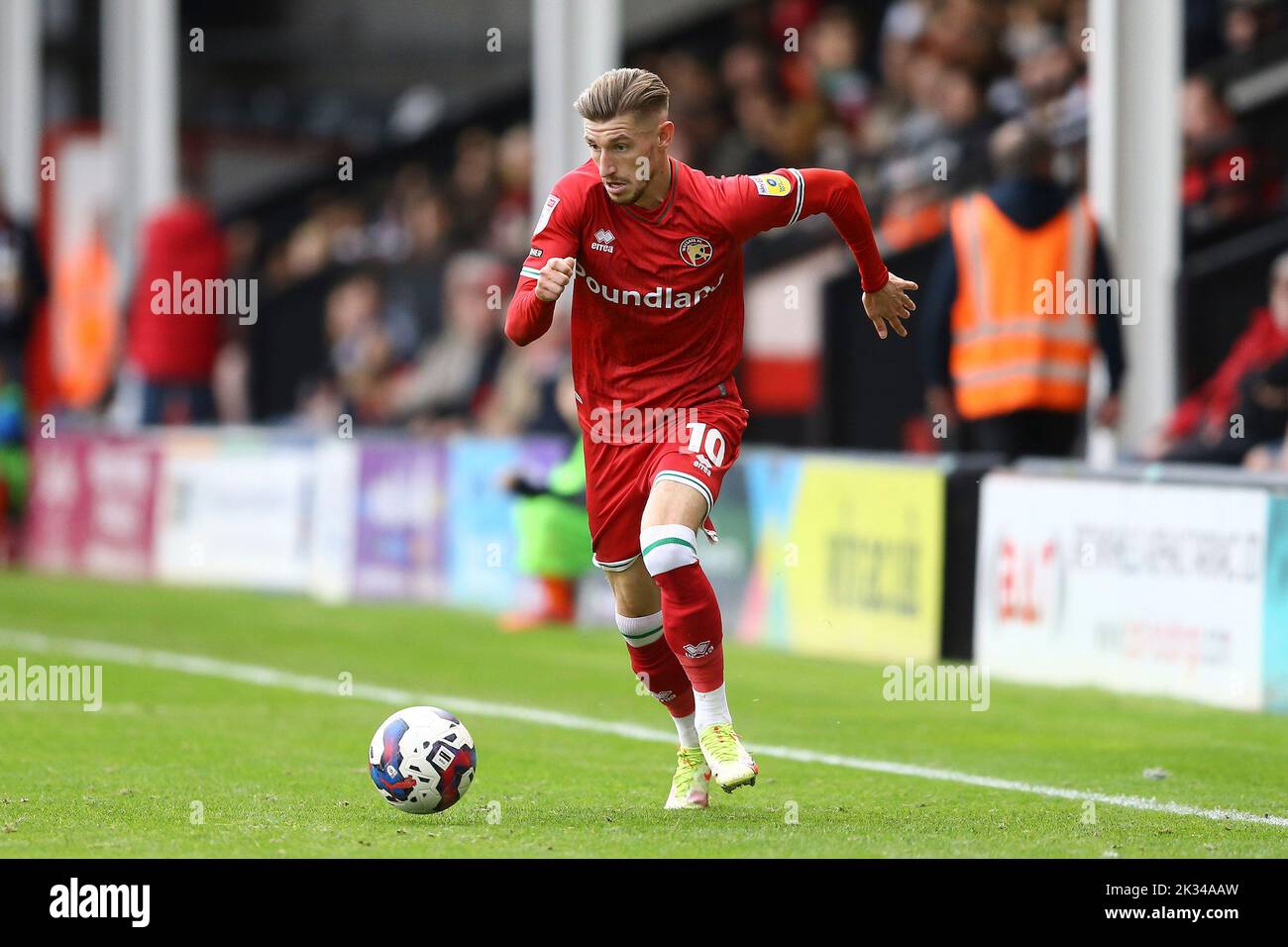 Walsall, Großbritannien. 24. September 2022. Tom Knowles von Walsall in Aktion. EFL Skybet Football League Two Match, Walsall gegen Tranmere Rovers im Poundland Bescot Stadium in Walsall, West Midlands, am Samstag, 24.. September 2022. Dieses Bild darf nur für redaktionelle Zwecke verwendet werden. Nur zur redaktionellen Verwendung, Lizenz für kommerzielle Nutzung erforderlich. Keine Verwendung bei Wetten, Spielen oder Veröffentlichungen in einem Club/einer Liga/einem Spieler.PIC von Chris Stading/Andrew Orchard Sports Photography/Alamy Live News Credit: Andrew Orchard Sports Photography/Alamy Live News Stockfoto