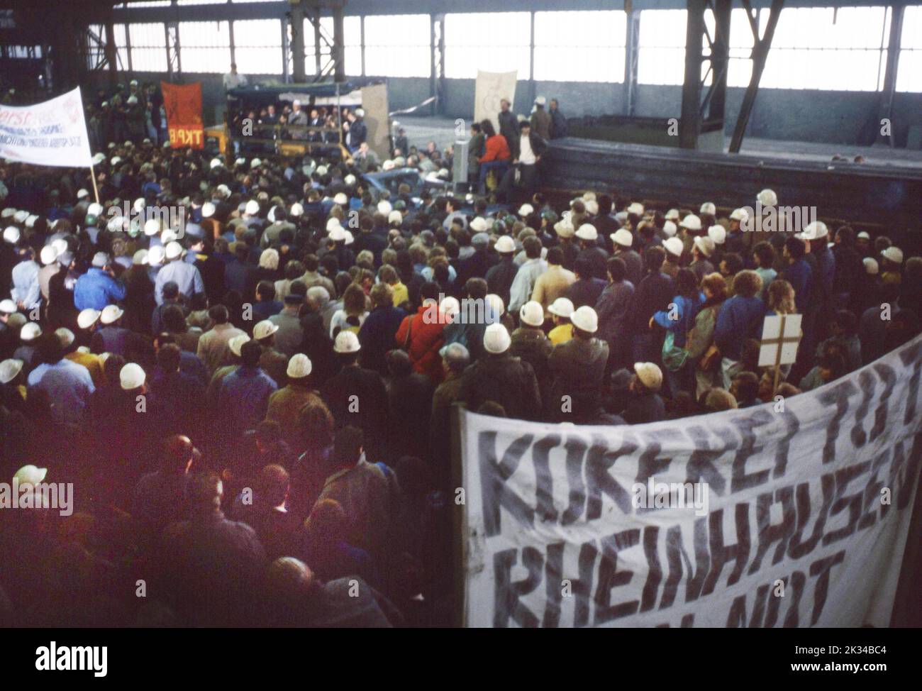 Du-Rheinhausen. Die Stahlarbeiter des Stahlwerks Krupp kämpfen 1987 um ihre Arbeitsplätze und besetzten am 10 die Rheinbrücke (Brücke der Solidarität). 12. Stockfoto