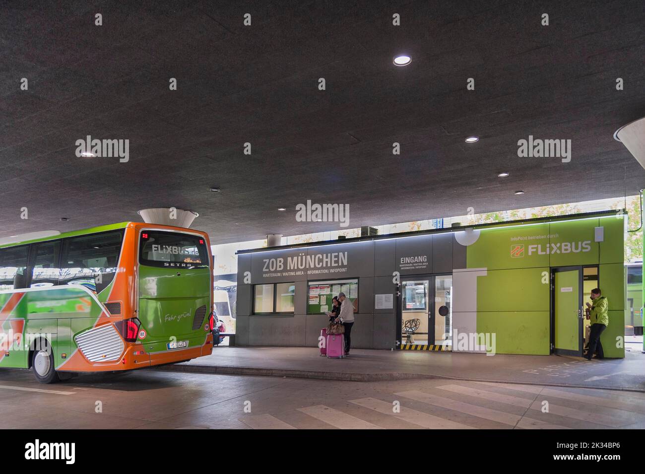 Wartebereich, ZOB Zentralbusbahnhof, München, Bayern Stockfoto