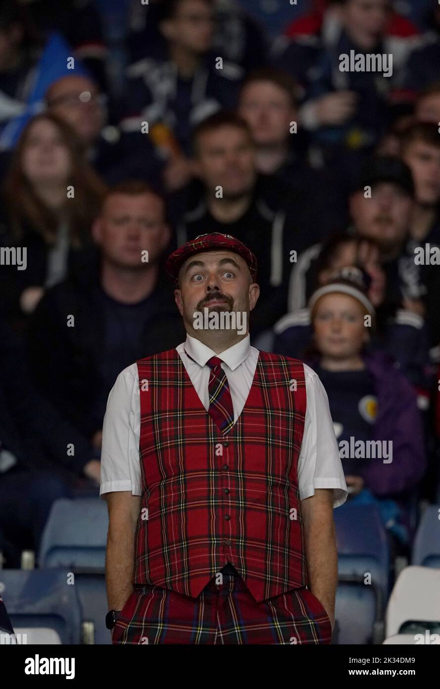 Schottland-Fans auf den Tribünen vor dem UEFA Nations League Group E-Spiel im Hampden Park, Glasgow. Bilddatum: Samstag, 24. September 2022. Stockfoto