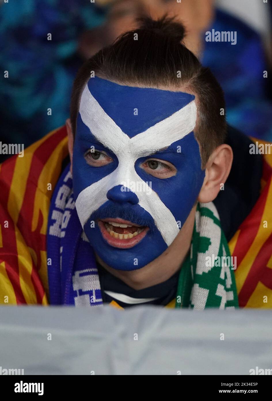 Ein Schottland-Fan auf der Tribüne vor dem UEFA Nations League Group E-Spiel im Hampden Park, Glasgow. Bilddatum: Samstag, 24. September 2022. Stockfoto