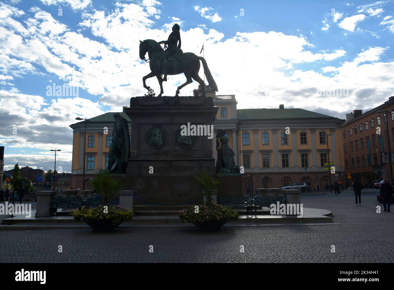 Stockholm, Schweden, September 2022: Reiterstatue des Königs Gustavus Adolphus, auch bekannt als Adolf Gustav II., auf dem Gustav Adolfs Torg Platz. Stockfoto