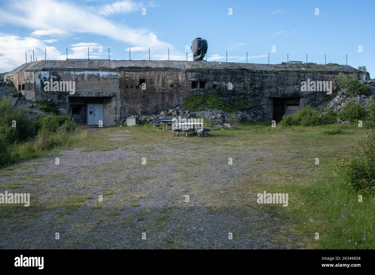 Engeloya, Norwegen - 11. Juli 2022: Batterie Dietl war eine deutsche Militärfestung auf der Insel Engeloya während des zweiten Weltkrieges für die bestimmt Stockfoto