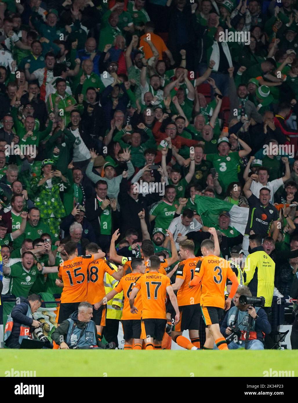 Die Spieler der Republik Irland feiern das Tor von John Egan während des UEFA Nations League Group E-Spiels im Hampden Park, Glasgow. Bilddatum: Samstag, 24. September 2022. Stockfoto