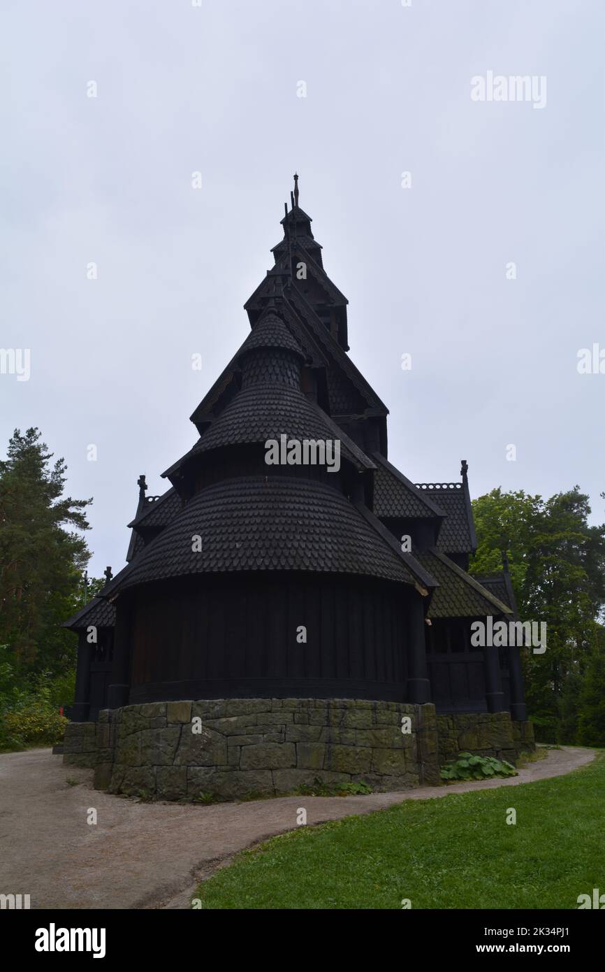 Oslo, Norwegen, September 2022: Gol Stabkirche im Norwegischen Museum für Kulturgeschichte (Norsk Folkemuseum) ausgestellt Stockfoto