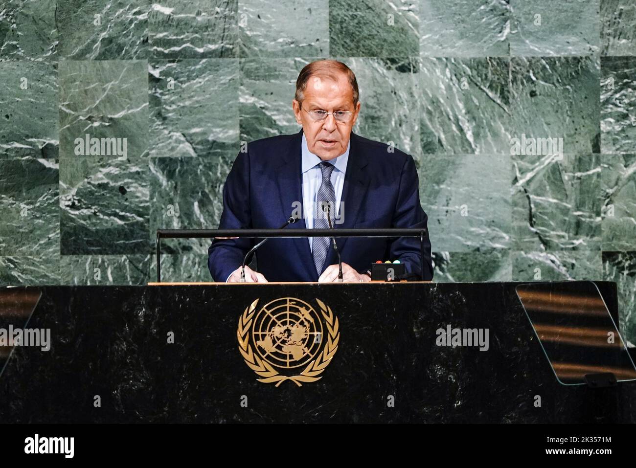 New York, Usa. 24. September 2022. Sergej Lawrow, Außenminister der Russischen Föderation, spricht während der Generalversammlung 77. im UN-Hauptquartier. (Foto von Lev Radin/Pacific Press) Quelle: Pacific Press Media Production Corp./Alamy Live News Stockfoto