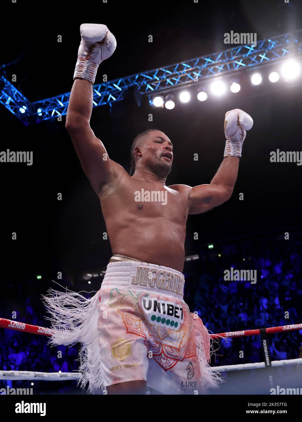 Joe Joyce feiert den Sieg über Joseph Parker nach dem vakanten WBO