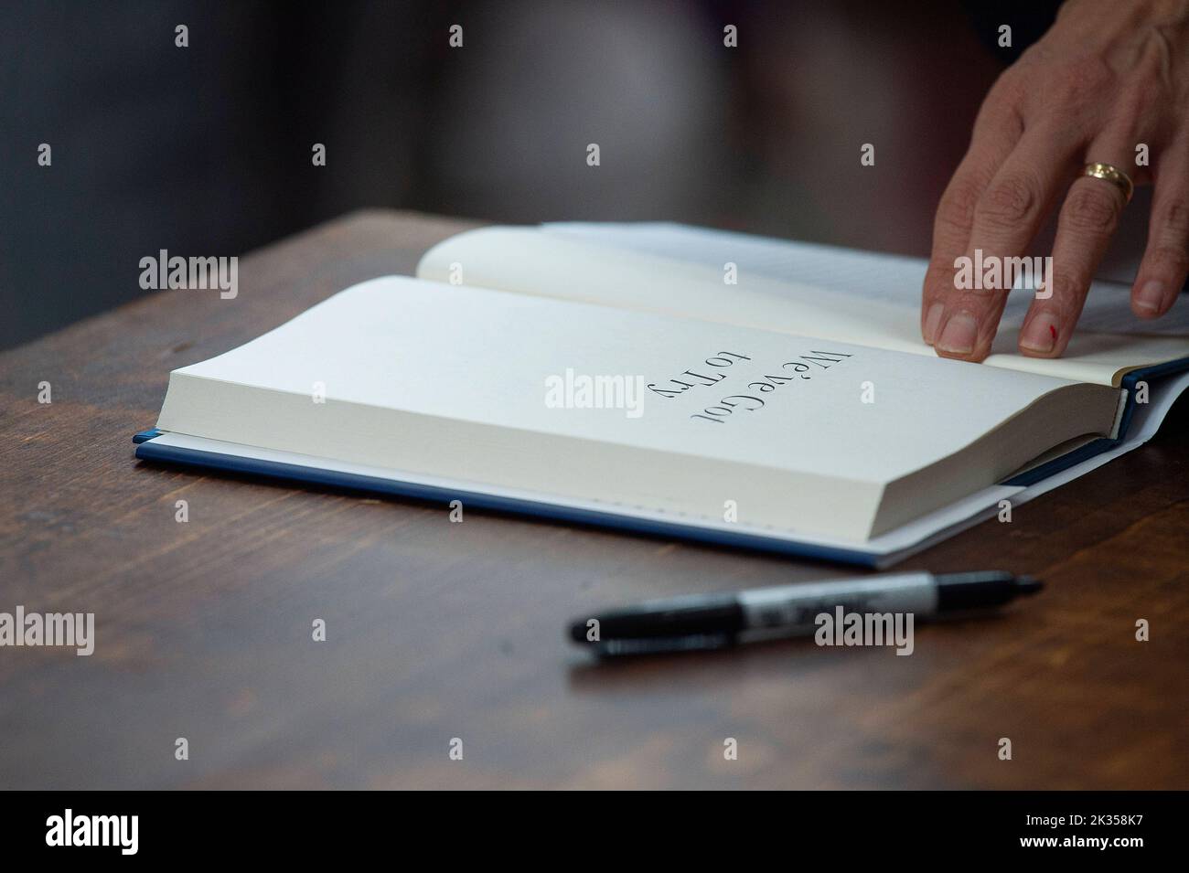 Das Texas Tribune Festival. 24. September 2022. Beto O'Rourke Buchunterzeichnung "Wir müssen versuchen: Wie der Kampf um die Stimmrechte alles andere beim Texas Tribune Festival möglich macht. Austin, Texas. Mario Cantu/CSM/Alamy Live News Stockfoto