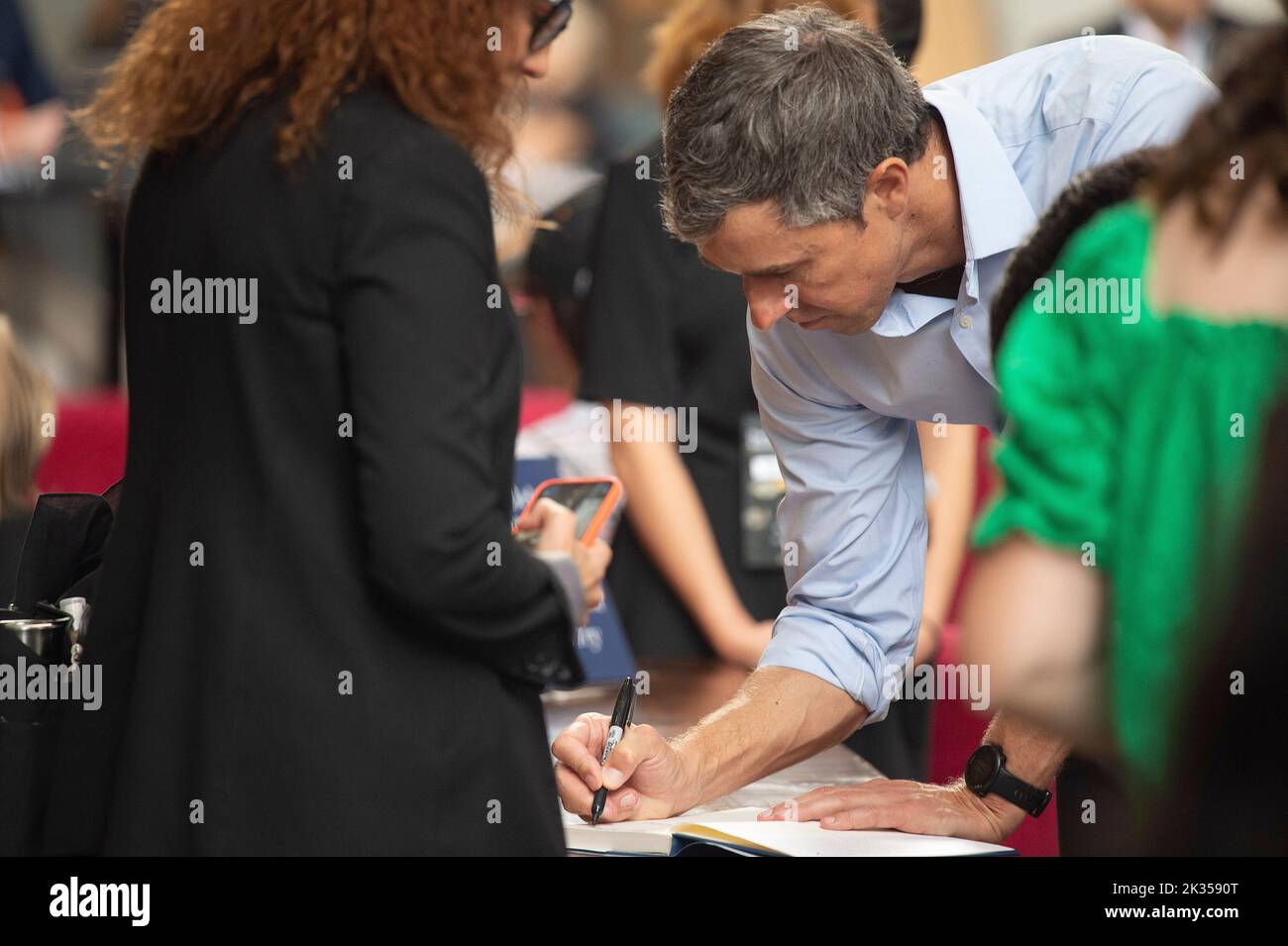 Das Texas Tribune Festival. 24. September 2022. Beto O'Rourke Buchunterzeichnung "Wir müssen versuchen: Wie der Kampf um die Stimmrechte alles andere beim Texas Tribune Festival möglich macht. Austin, Texas. Mario Cantu/CSM/Alamy Live News Stockfoto