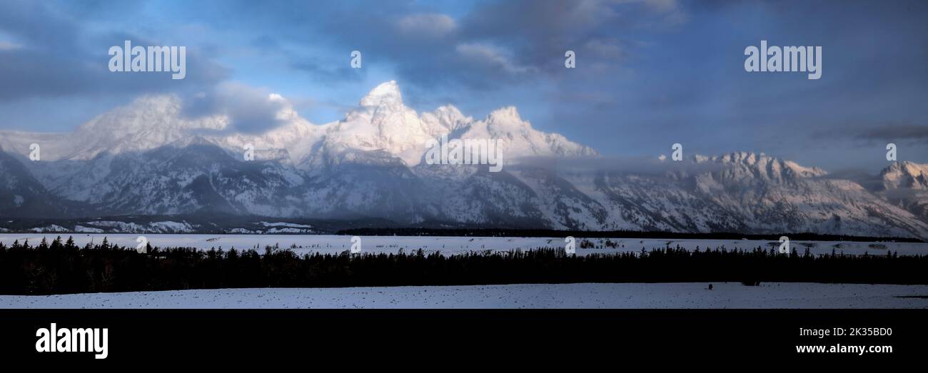 WY05067-00..... WYOMING - Teton Range im Winter, Grand Teton National Park. Stockfoto