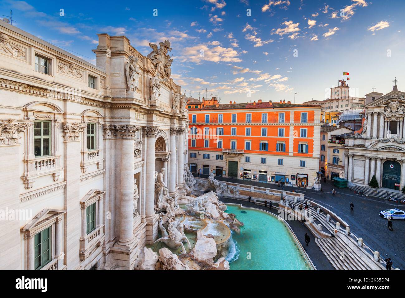 Rom, Italien mit Blick auf den Trevi-Brunnen am Morgen. Stockfoto