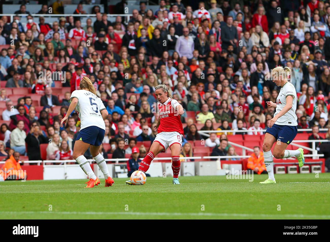 24.. September 2022: Emirates Stadium, London, England; Super League Fußball der Frauen, Arsenal gegen Tottenham Hotspur; Jordan Nobbs von Arsenal Stockfoto