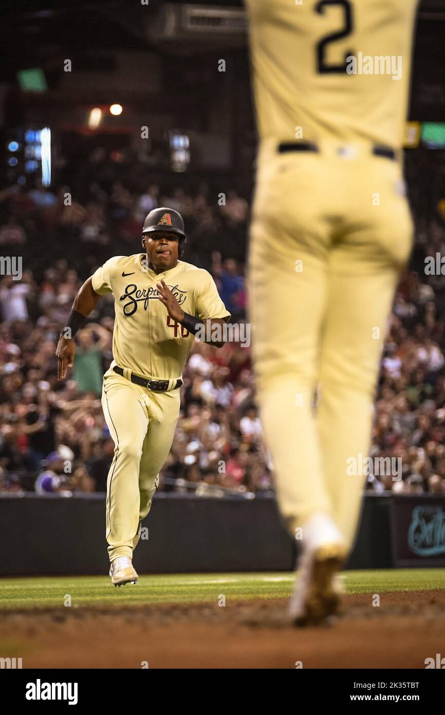 Arizona Diamondbacks linker Feldspieler Stone Garrett (46) lädt sich im fünften Inning eines MLB-Baseballspiels gegen die San Francisco Giants auf Frid nach Hause ein Stockfoto