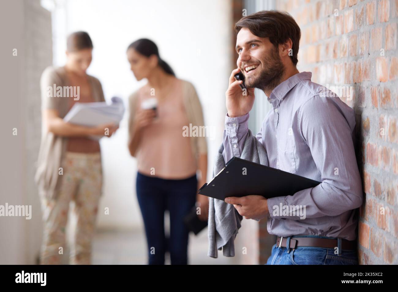 Das Team Nr. 1 im Unternehmen. Drei junge Kollegen in ihrem Bürogebäude. Stockfoto