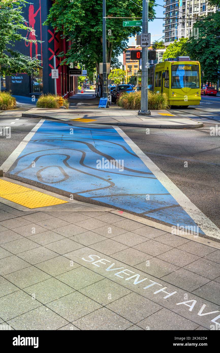 Künstlerische Fußgängerüberführung in der Innenstadt von Seattle, Washington, USA Stockfoto