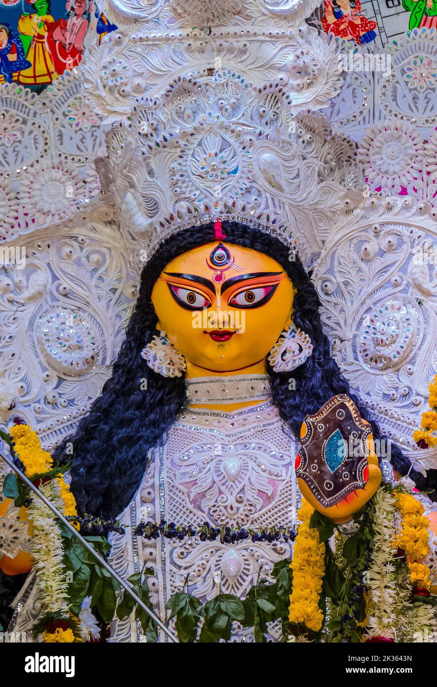 Als Idol der Göttin Durga in Pandal ist Durga Puja das weltweit wichtigste hindu-Festival für Bengali. Stockfoto