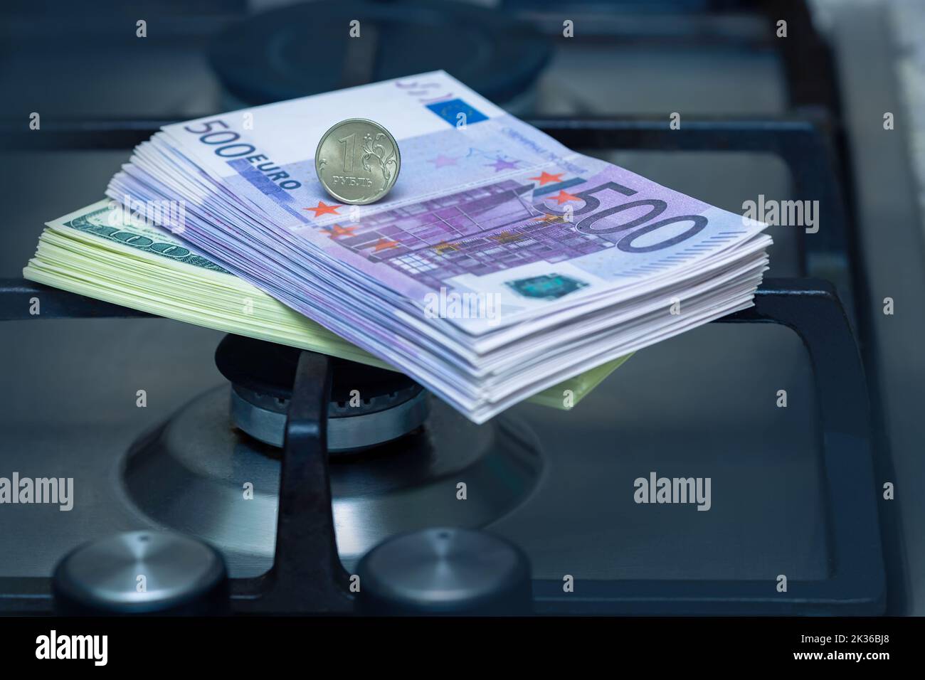 Der Russische Rubel Steht Auf Den Euro Banknoten In Der N he Eines rubel-02222-01-rubel-hasan-flickr