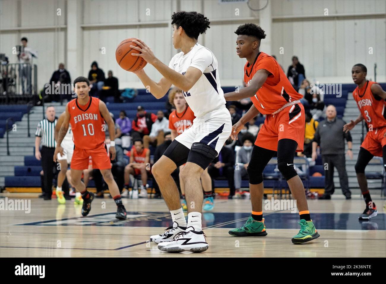 Bishop Noll gegen Lake Station 2021 High School Basketball. Wettbewerbe von Schulmannschaften Stockfoto