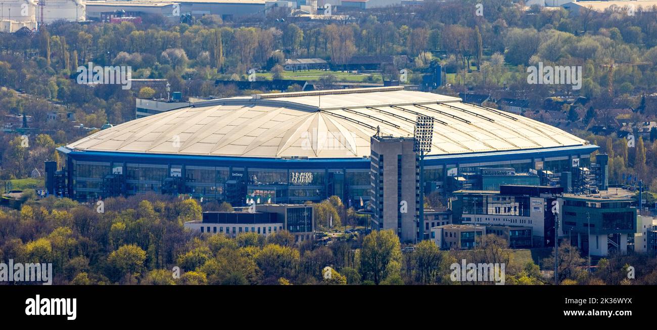 Luftaufnahme, Veltins-Arena Bundesliga-Stadion des FC Schalke 04 mit geschlossenem Dach, letzter Flutlichtmast, Erle, Gelsenkirchen, Ruhrgebiet, Nordrhein-West Stockfoto
