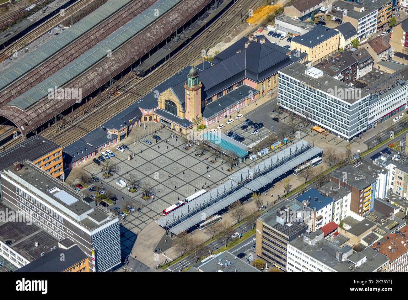 Luftaufnahme, Hagen Hauptbahnhof mit Bahnhofsvorplatz, Mittelstadt, Hagen, Ruhrgebiet, Nordrhein-Westfalen, Deutschland, Bahnhof, Bahnhofsvorplatz, DE Stockfoto