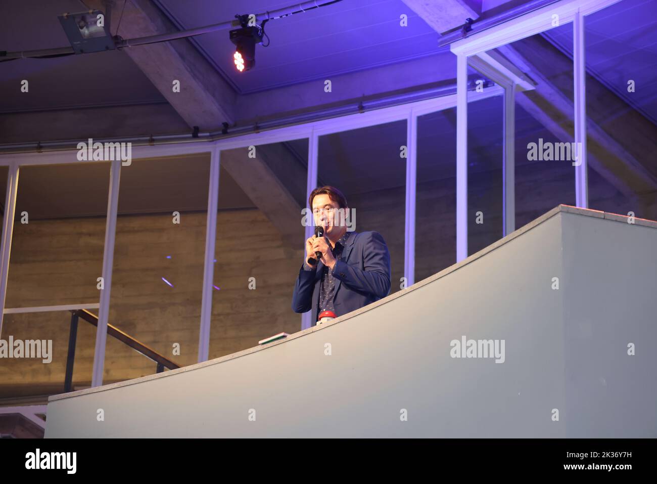 Der Künstler und Philosoph Koert van Mensvoort (Next Nature) bei der offiziellen Wiedereröffnung des Evoluon in Eindhoven mit der Ausstellung Retrofuture 24-9-2022 Stockfoto