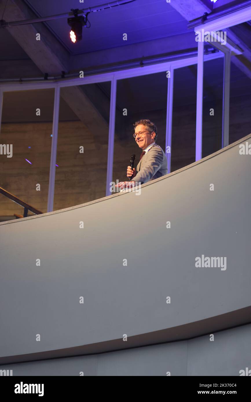 Jeroen Dijsselbloem, Bürgermeister von Eindhoven, bei der Wiedereröffnung des Evoluon mit der Ausstellung Retrofuture am 24-9-2022; seine erste offizielle Eröffnungsaktion Stockfoto