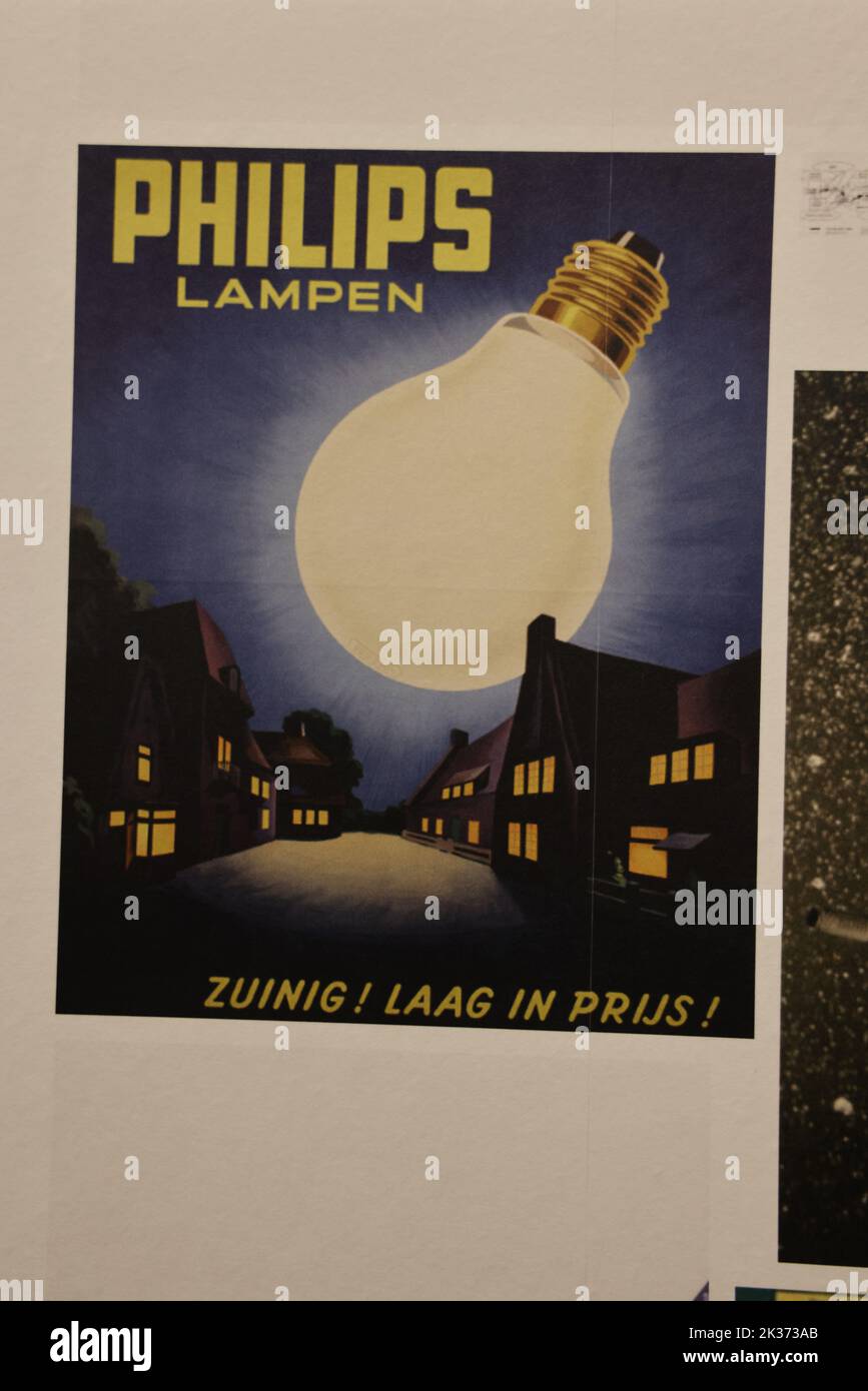 Historische Werbung für Philips Glühbirnen, ausgestellt auf der Retrofuture expo im Evoluon Stockfoto