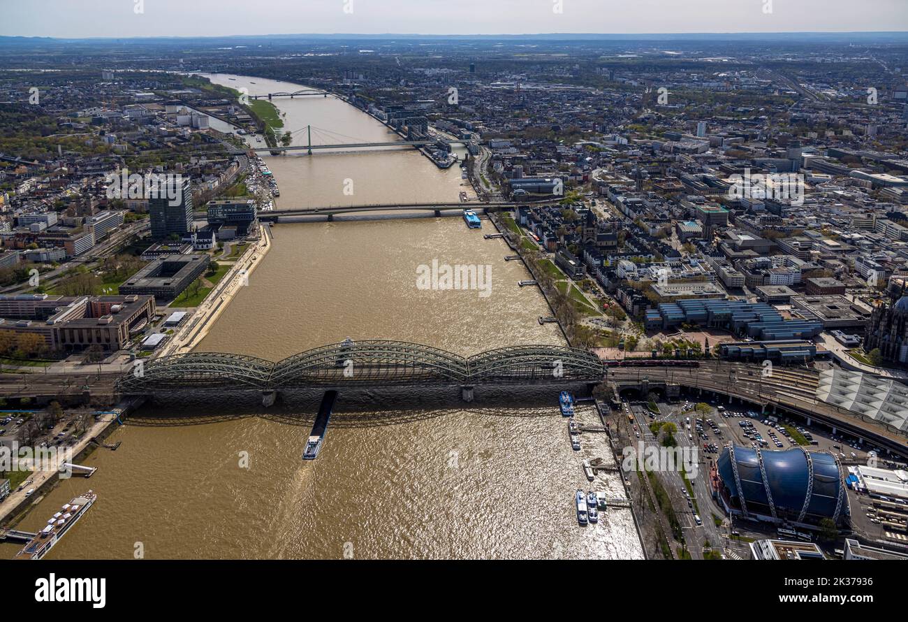 Luftaufnahme, 4 Rheinbrücken, Hohenzollernbrücke, Deutzer Brücke, Severins Brücke und Südbrücke, Rhein, Deutz, Köln, Rheinland, Stockfoto