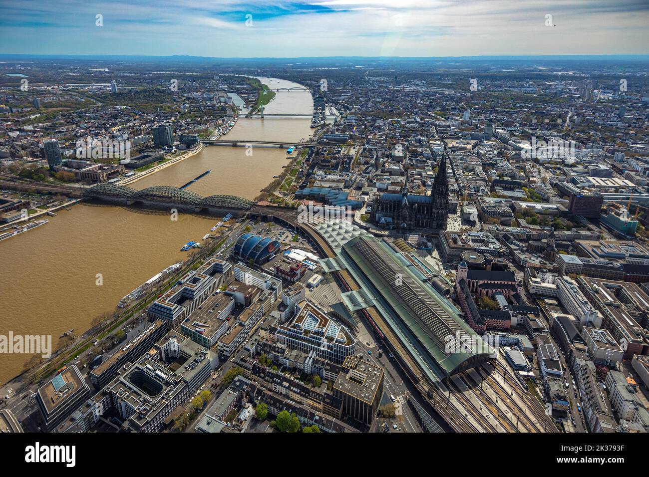 Luftaufnahme, Kölner Dom und Kölner Hauptbahnhof, Musical Dome, Rhein, Altstadt, Köln, Rheinland, Nordrhein-Westfalen, Deutschland, Gottesdienst Stockfoto