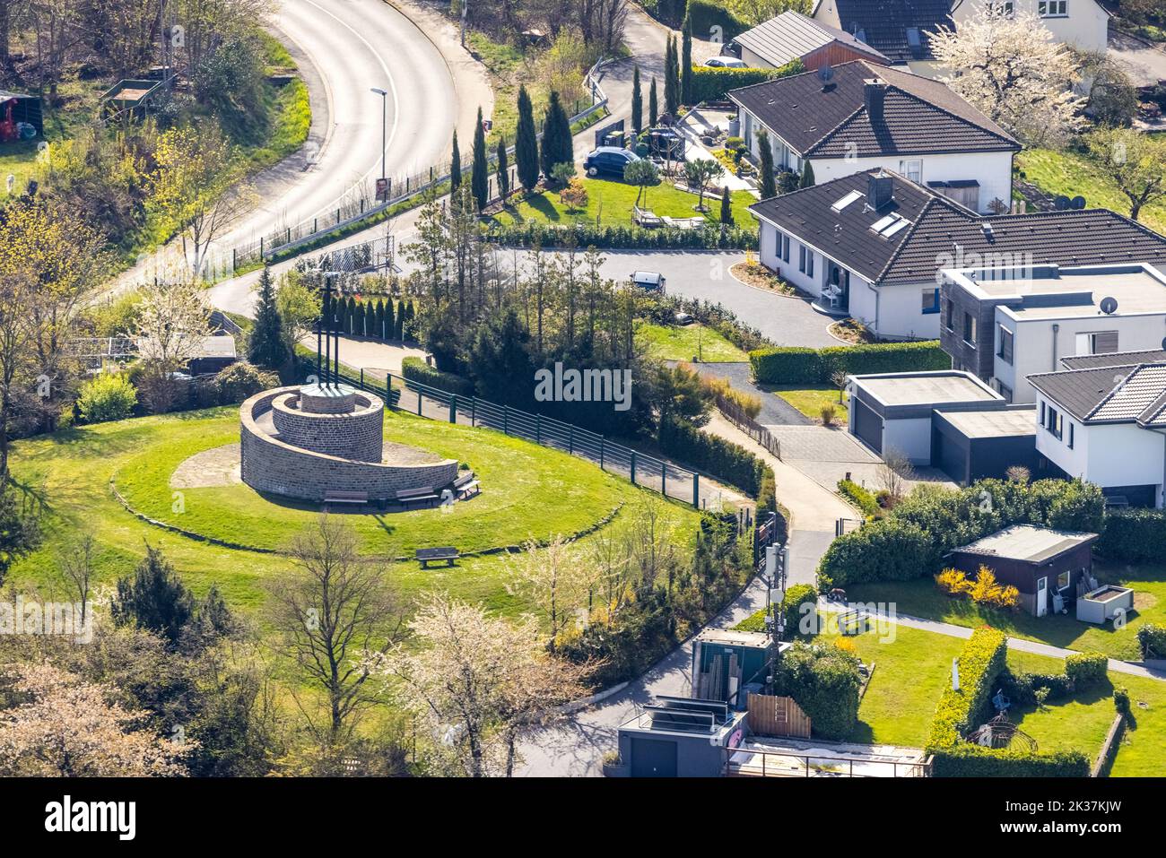 Luftaufnahme, Gedenkstätte Herbede, Gedenkstätte für die Gefallenen des Ersten Weltkriegs, Westherbede, Witten, Ruhrgebiet, Nordrhein-Westfalen, Deutschland, Architec Stockfoto