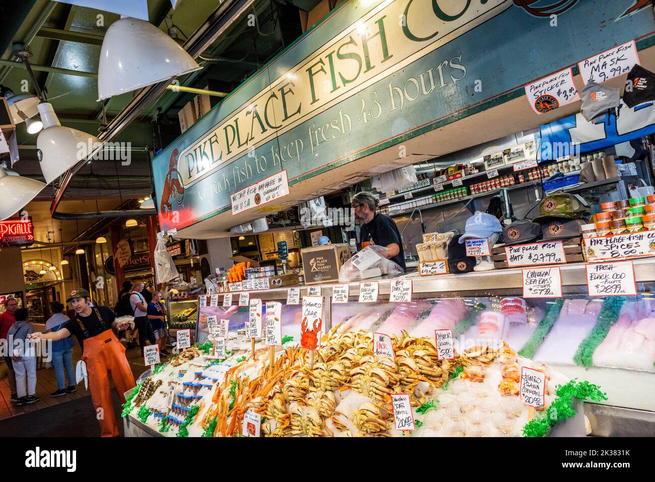 Fischstand am Pike Place Market, Seattle, Washington, USA Stockfoto