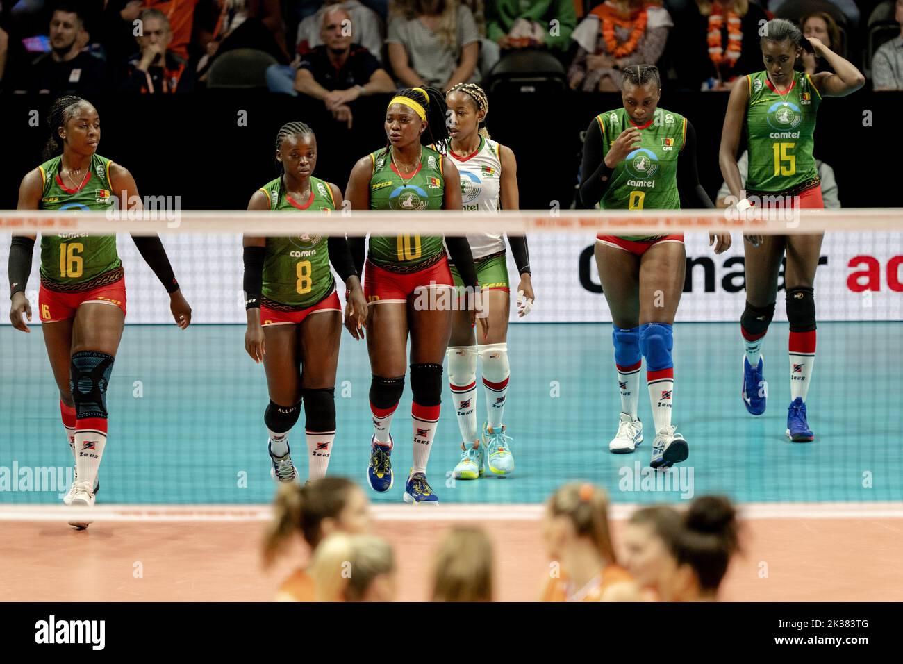 ARNHEM - Kamerun im Einsatz gegen die Niederlande während der Volleyball-Weltmeisterschaft im GelreDome in Arnhem. ANP SANDER KING Stockfoto