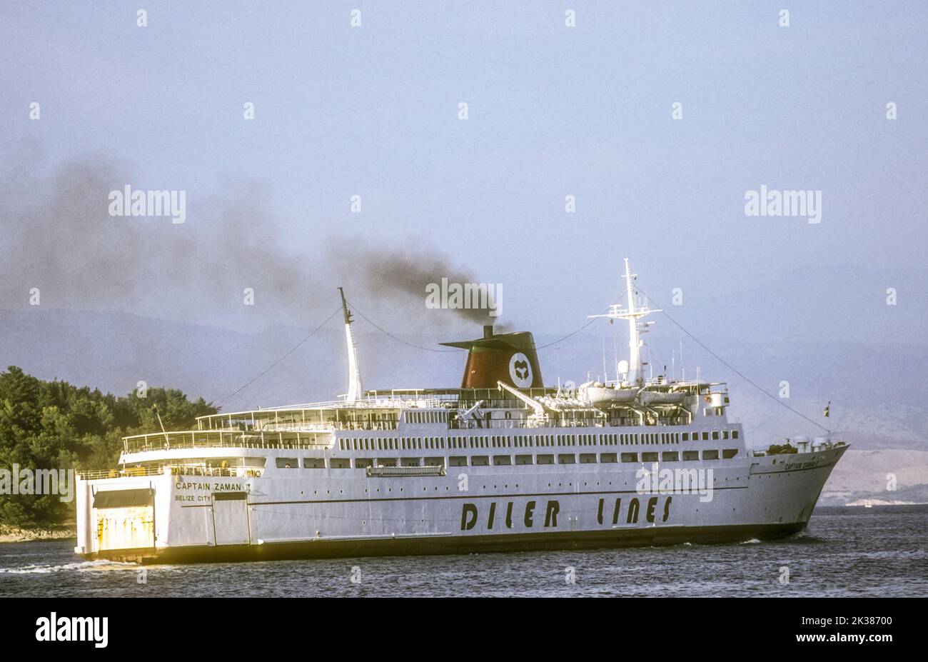 1998 Archivfoto der Diler Lines 'Captain Zaman II' Ro-Ro Autofähre, die Korfu verlässt. Seitdem in Anconese umbenannt und 2010 stillgelegt gemeldet. Stockfoto