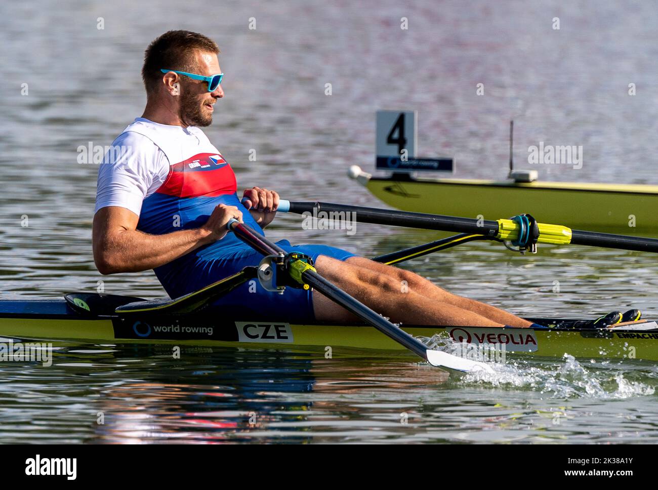 Der tschechische Star-Skipper Ondrej Synek überquerte die Ziellinie des letzten Rennens seiner Karriere als Sieger. Der fünfmalige Weltmeister verabschiedete sich symbolisch vom Top-Rudern am Ende der Heimweltmeisterschaft in Racice, wo ihm langjährige Rivalen und Freunde unter der Führung des Neuseeländers Mahe Drysdale auf der Strecke beitraten. Synek ist vor fast genau einem Jahr offiziell aus dem aktiven Rennsport ausgeschieden, sein letzter Rennauftritt war im vergangenen Mai. Heute rasten Synek, Drysdale, Olaf Tufte aus Norwegen, der Brite Alan Campbell, der Schwede Lasse Karonen und Iztok Cop aus Slowenien nicht auf dem traditionellen t Stockfoto