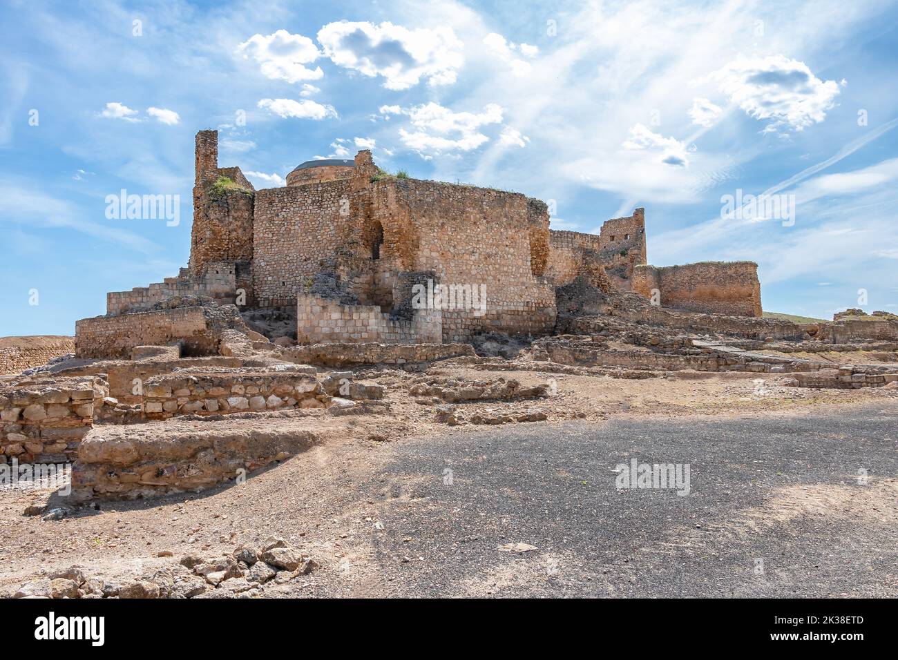 Archäologischer Park von Calatrava la Vieja, es ist arabischer Herkunft.das Gebäude enthält ein großes Wasserschutzsystem, in Kombination mit verschiedenen wa Stockfoto