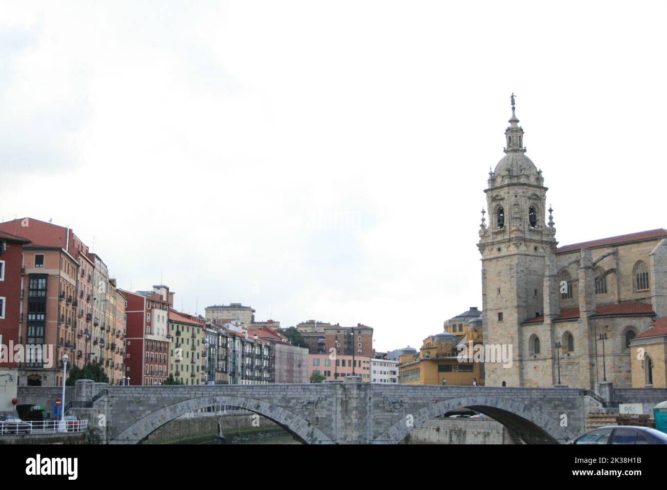 Ein wunderschöner Blick auf die San Anton Bridge in Bilbao, Spanien Stockfoto