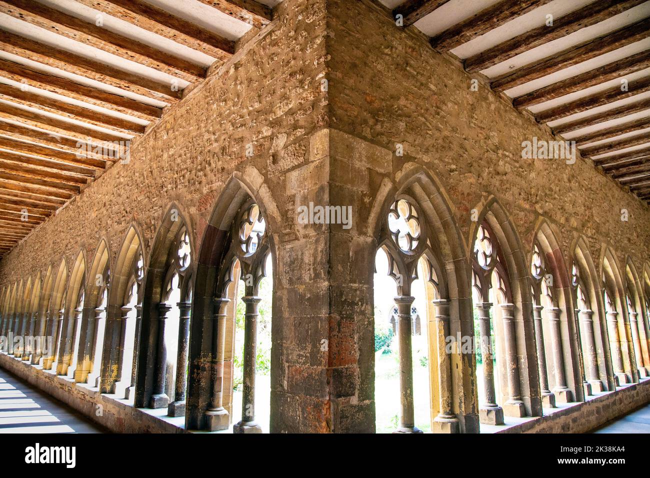 Kreuzgang des Dominikanerklosters aus dem 13.. Jahrhundert, heute Unterlinden-Museum (Musée Unterlinden), Colmar, Frankreich Stockfoto