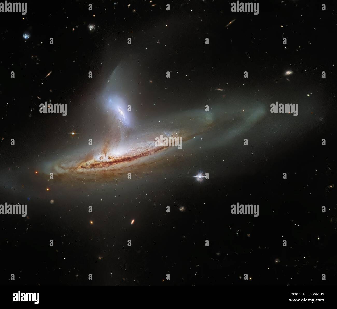 ARP 282 besteht aus der Seyfert-Galaxie NGC 169 unten und der Galaxie IC 1559 oben. Stockfoto