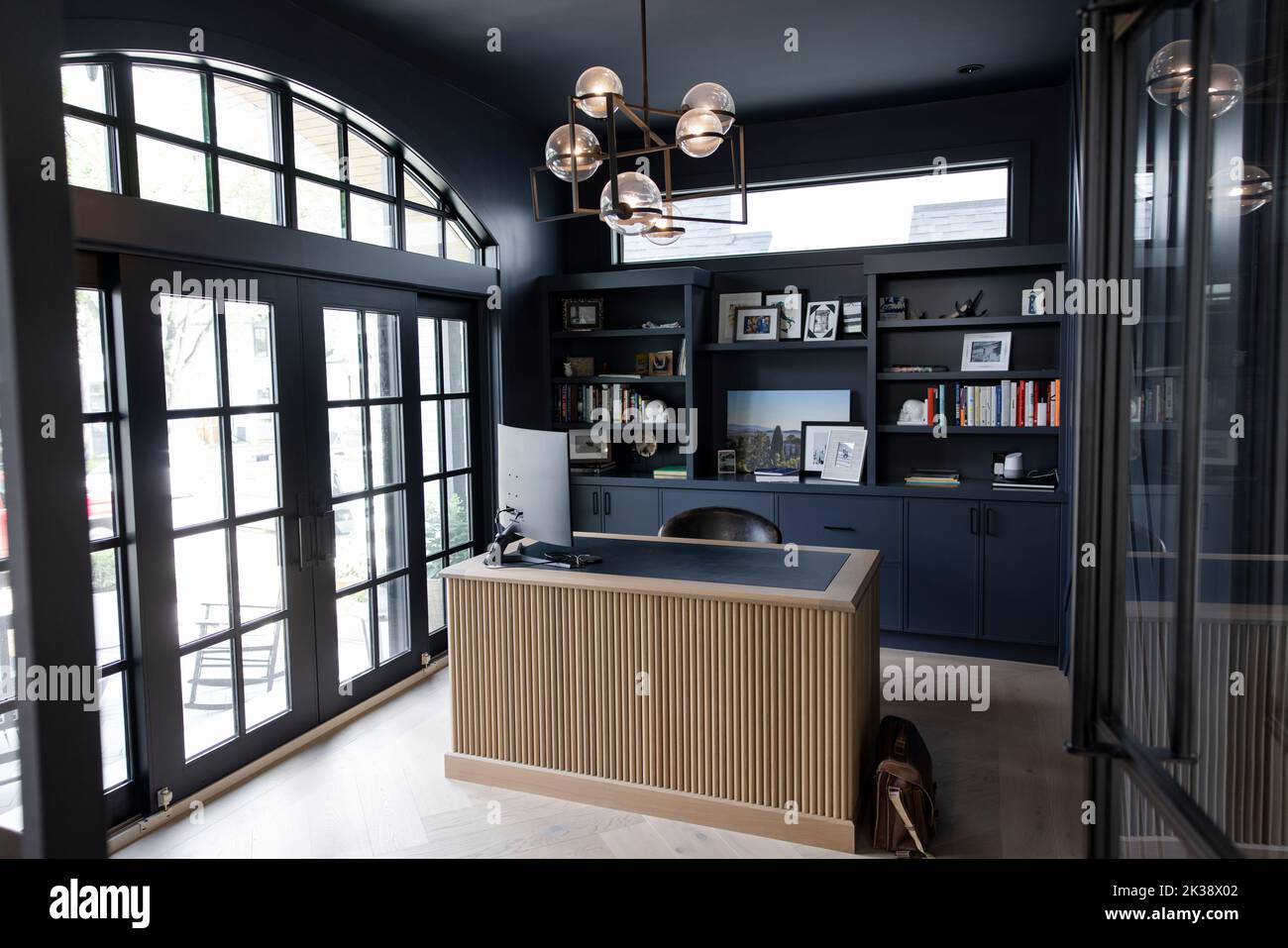 Luxus Home Showcase Innenbüro mit Schreibtisch Stockfoto