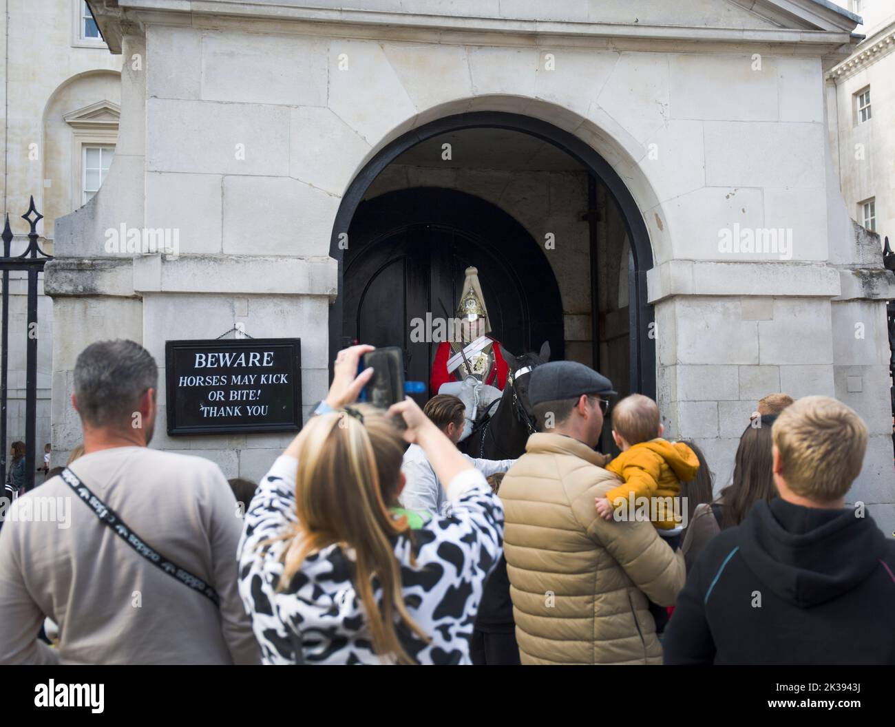 Berittene Rettungsschwimmer bei der Parade der Roten Tunika-Horse Guards in Whitehall London Stockfoto